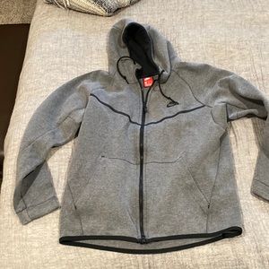Men’s Nike zip up sweatshirt, extra large